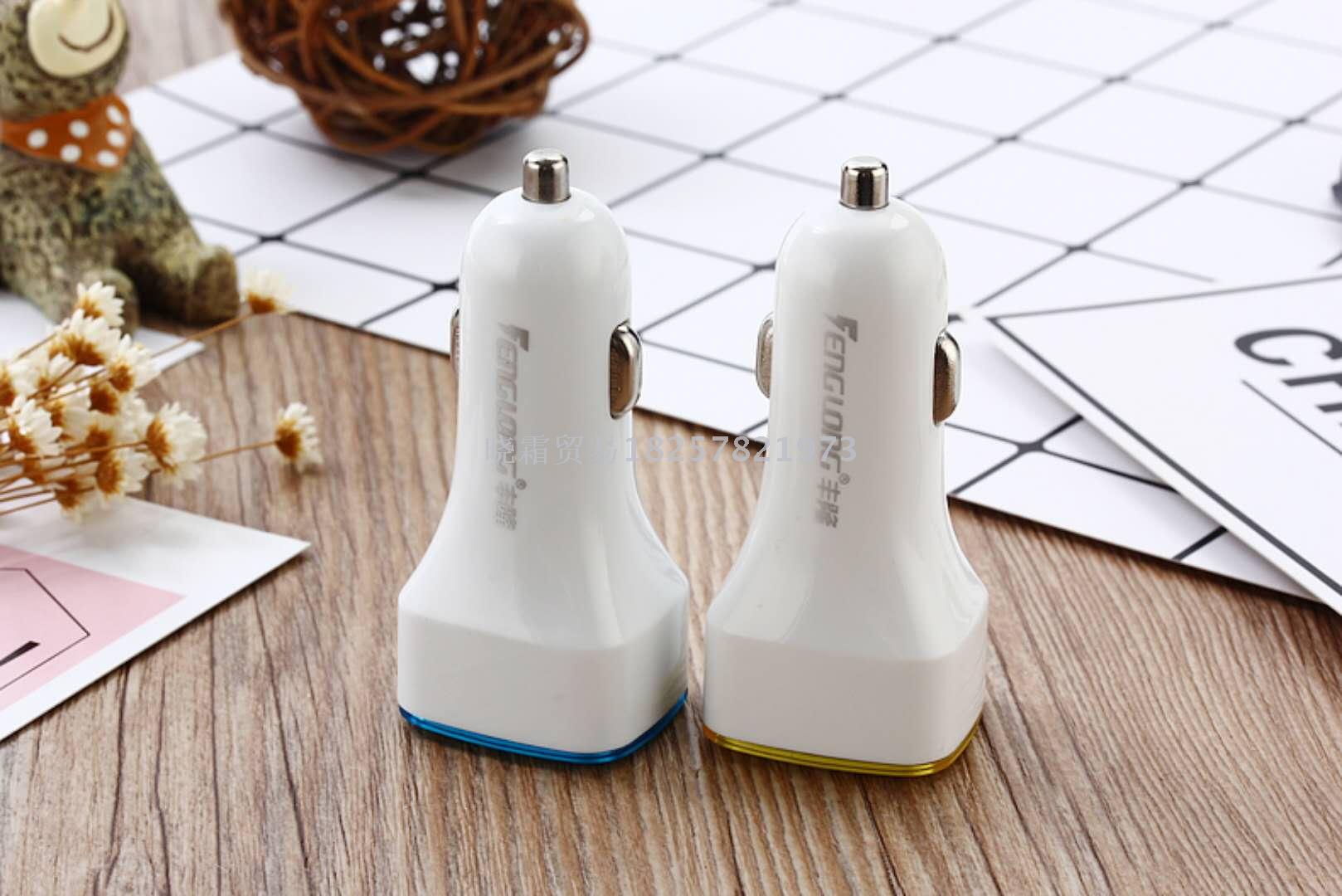 Fenglong C203 smart car charger is equipped with two pairs of USB riot LED lights. Fenglong C203 smart car charger is equipped with two pairs of USB riot LED lights.
