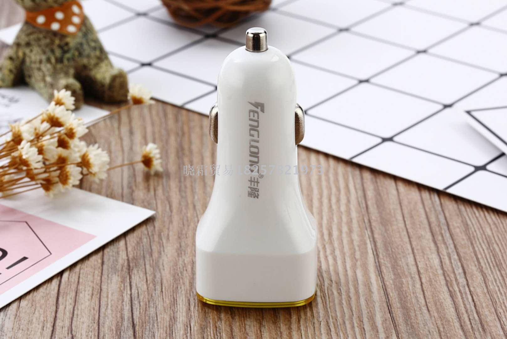 Fenglong C203 smart car charger is equipped with two pairs of USB riot LED lights. Fenglong C203 smart car charger is equipped with two pairs of USB riot LED lights.