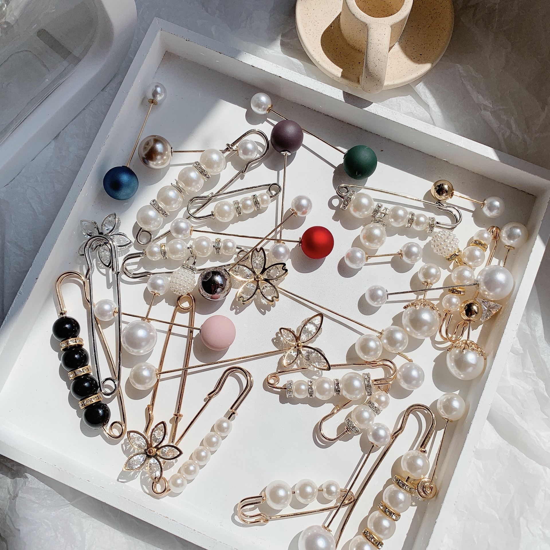 Brooch Female Pin Anti-Unwanted-Exposure Buckle Fixed Clothes Waist of Trousers Small Waist Elastic Waist Skirt Waist Safety Pin