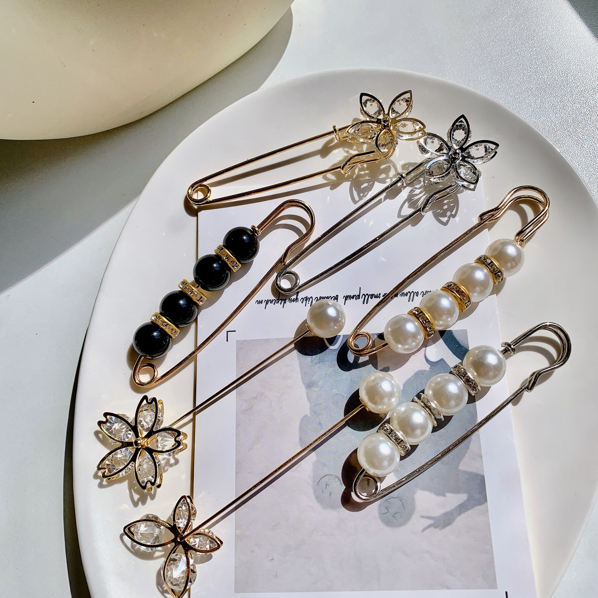 Brooch Female Pin Anti-Unwanted-Exposure Buckle Fixed Clothes Waist of Trousers Small Waist Elastic Waist Skirt Waist Safety Pin Brooch Female Pin Anti-Unwanted-Exposure Buckle Fixed Clothes Waist of Trousers Small Waist Elastic Waist Skirt Waist Safety Pin