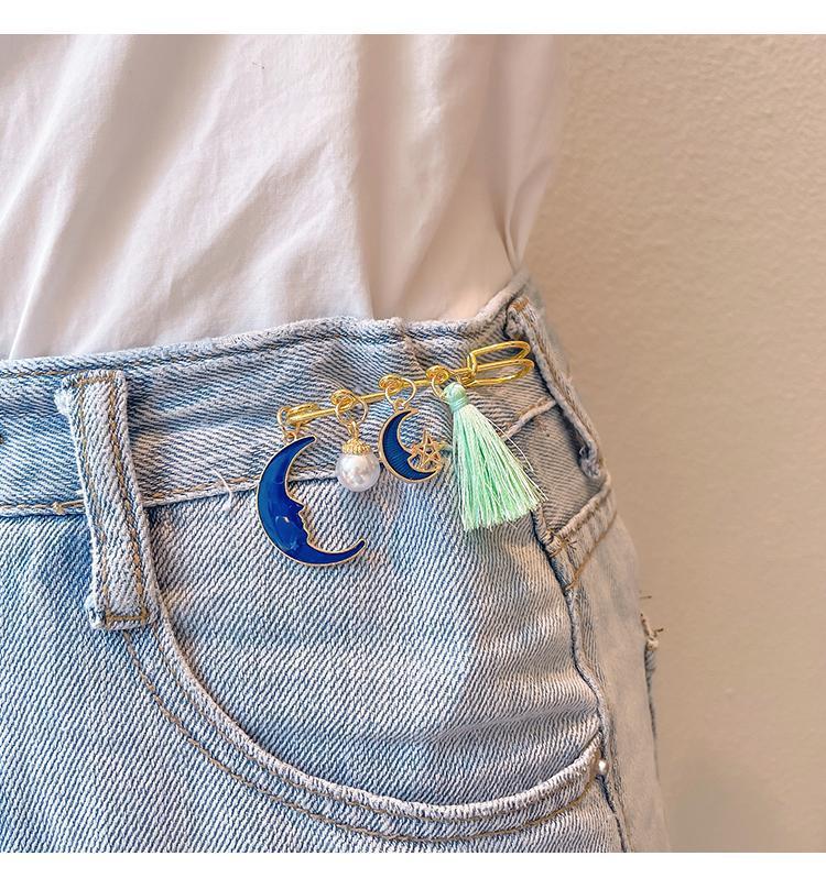 Cute Japanese Style Brooch Ins Trendy Anti-Unwanted-Exposure Buckle Personality Safety Pin Fixed Clothes Cartoon Pin Bag Accessories for Women Cute Japanese Style Brooch Ins Trendy Anti-Unwanted-Exposure Buckle Personality Safety Pin Fixed Clothes Cartoon Pin Bag Accessories for Women