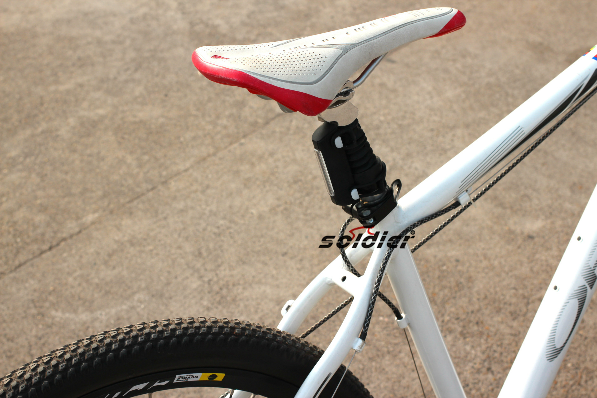 New bicycle taillight rear light safety warning light rechargeable /10287 double leather buckle