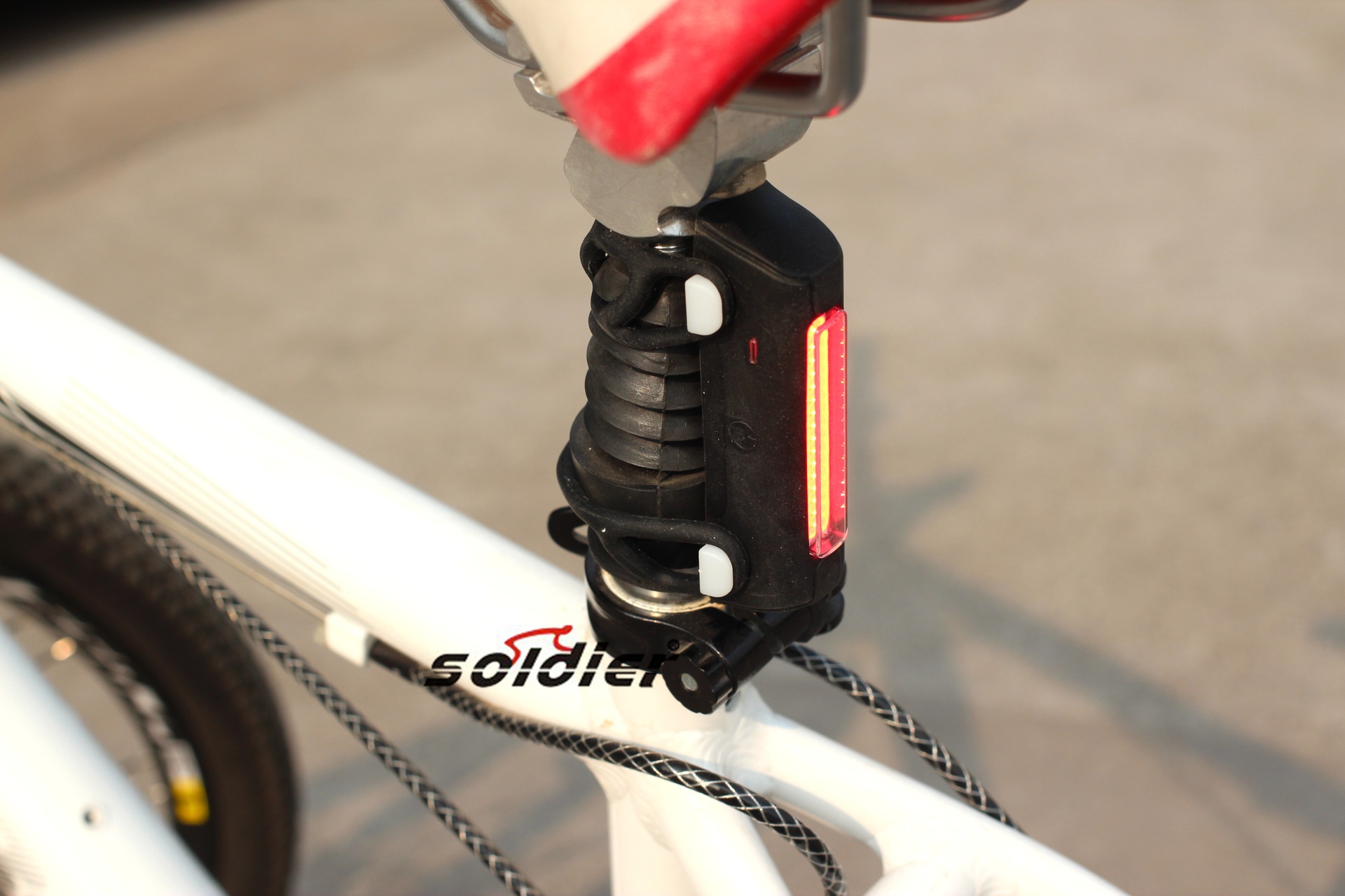 New bicycle taillight rear light safety warning light rechargeable /10287 double leather buckle