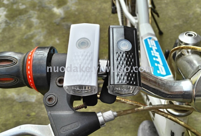Bicycle headlights and tail lights set USB charging bicycle lights Mountain lights night riding lighting warning lights Bicycle headlights and tail lights set USB charging bicycle lights Mountain lights night riding lighting warning lights