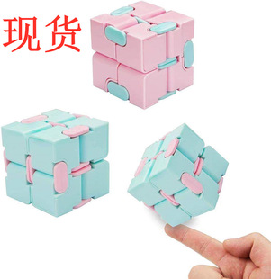 Fingertip gyro  Fingertip Mechanical Gyro Decompression Chain Deformation Robot Bearing Gyro Toy Deformation Chain