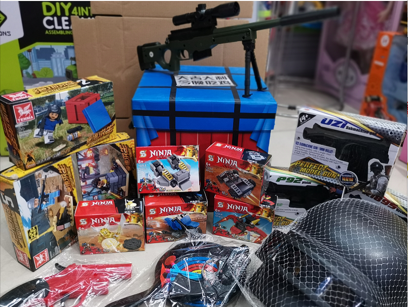 Jedi survival eating chicken airdrop box gift box 16 - piece three - level helmet water bomb gnu pan size assembled blocks