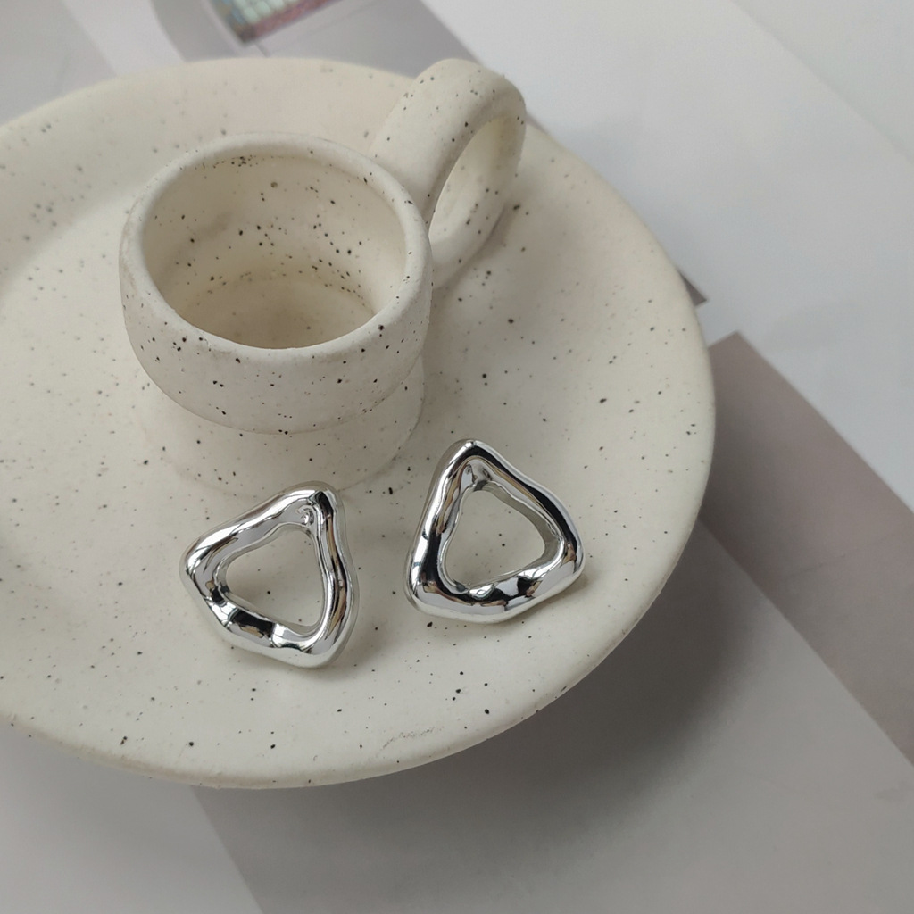 Korean-Style Gold-Plated Sterling Silver Needle Triangle Geometric European and American Simple Lines Exaggerated Curved Acrylic Earrings Ear Studs Korean-Style Gold-Plated Sterling Silver Needle Triangle Geometric European and American Simple Lines Exaggerated Curved Acrylic Earrings Ear Studs