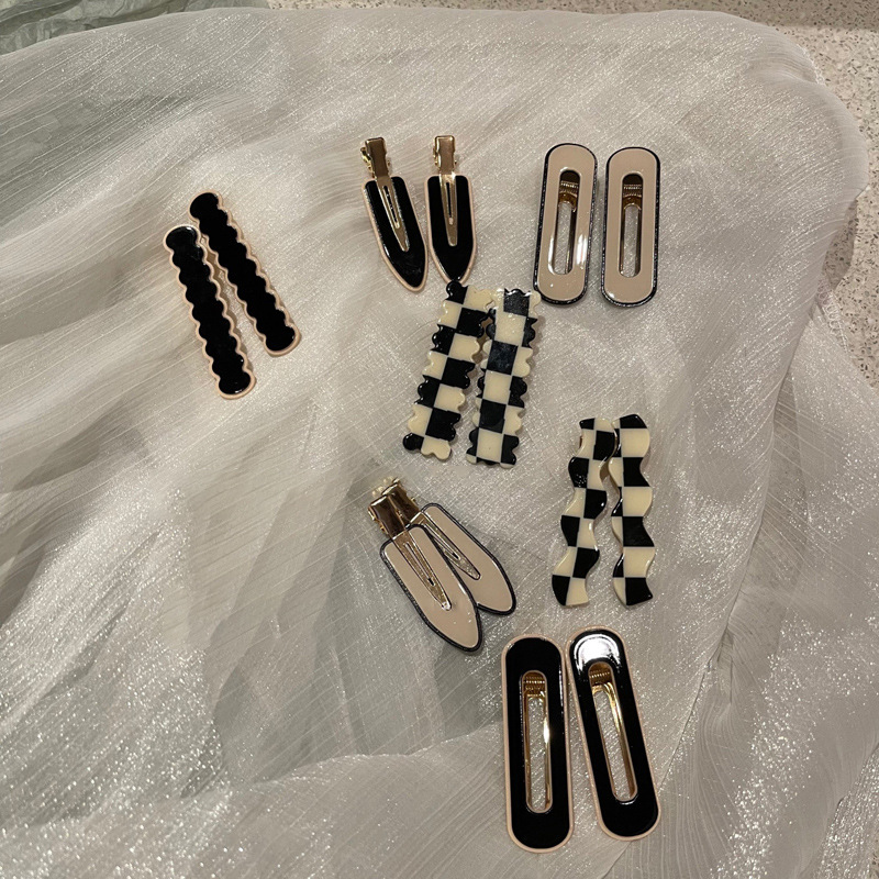 Korean Style Black and White Chessboard Plaid Barrettes Ins Girl Cute Vintage Acrylic Bangs Broken Hair Duckbill Side Clip Hair Accessories