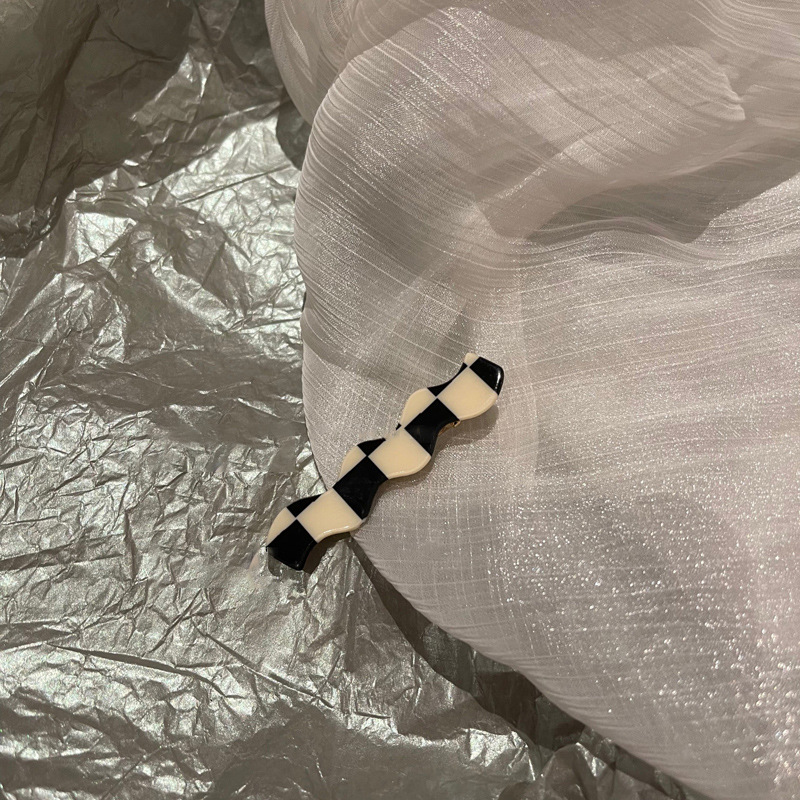 Korean Style Black and White Chessboard Plaid Barrettes Ins Girl Cute Vintage Acrylic Bangs Broken Hair Duckbill Side Clip Hair Accessories