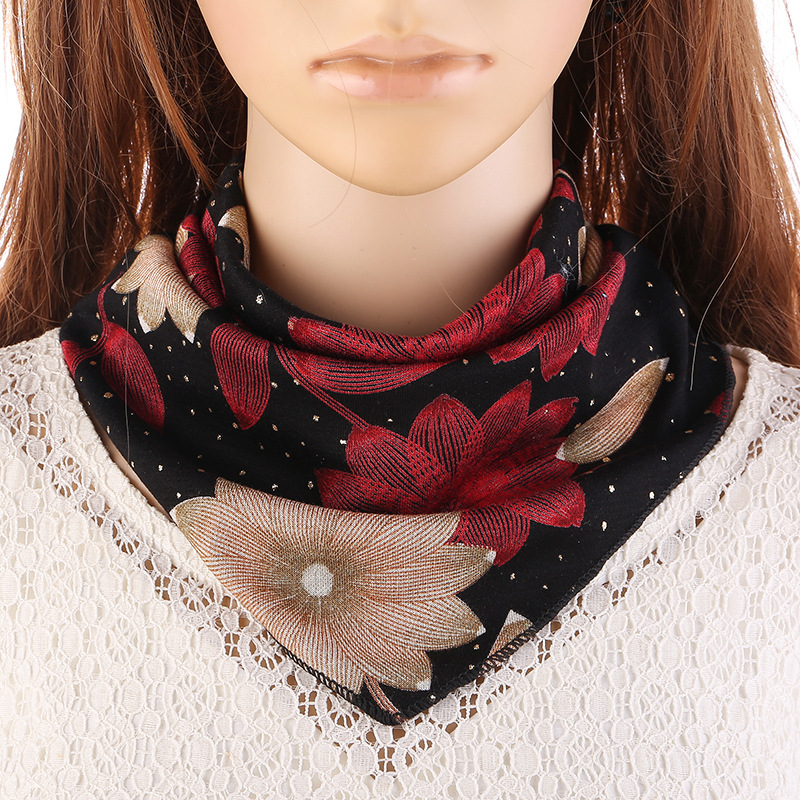 Factory Wholesale Printing Triangular Binder Korean Style Small Silk Scarf Scarf Women&#039;s Thin Fashion Scarf One Piece Dropshipping