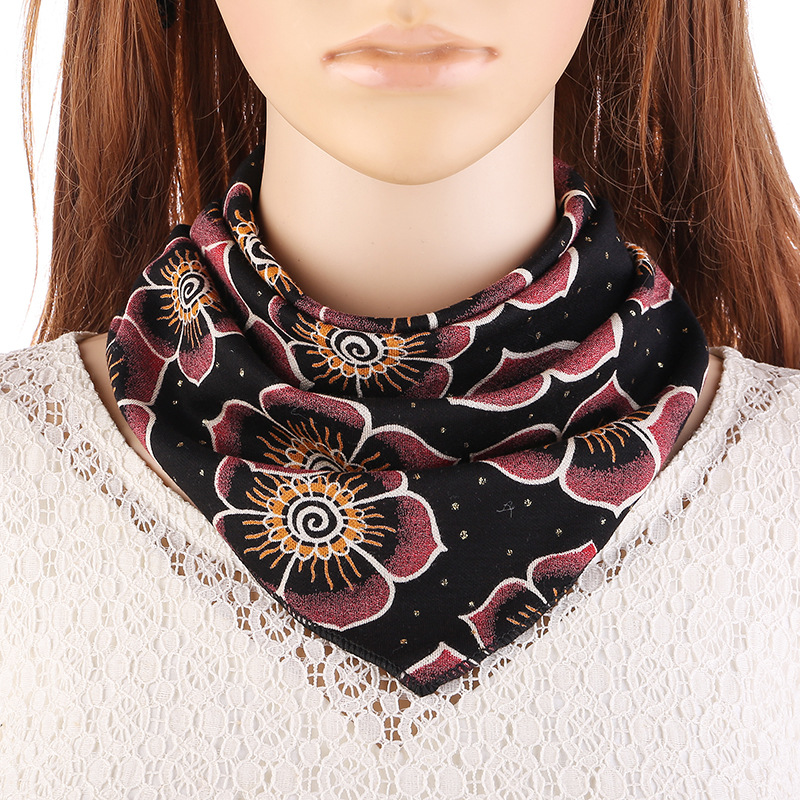 Factory Wholesale Printing Triangular Binder Korean Style Small Silk Scarf Scarf Women's Thin Fashion Scarf One Piece Dropshipping