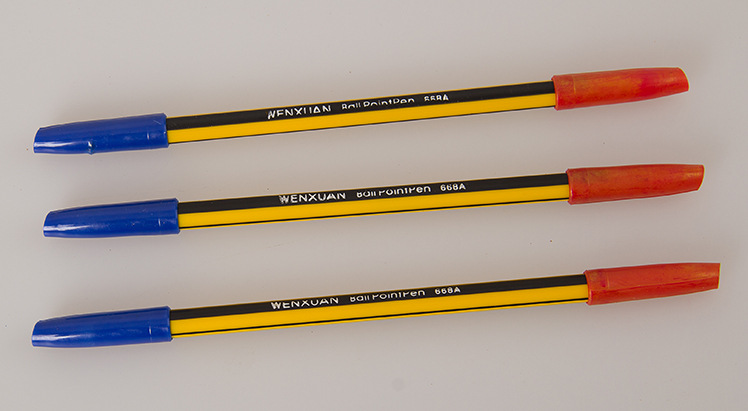 Simple ball-point pen foreign trade plastic insert cover double-headed ball-point pen WENXUAN factory processing custom printing logo Simple ball-point pen foreign trade plastic insert cover double-headed ball-point pen WENXUAN factory processing custom printing logo