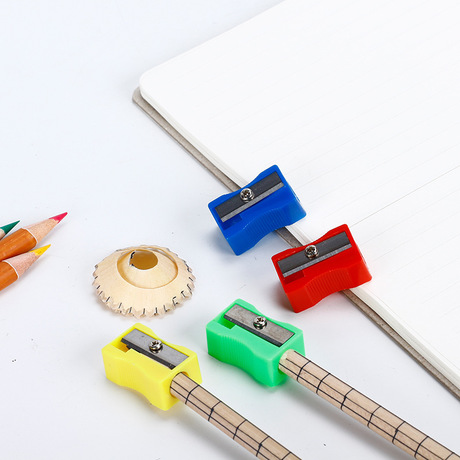 Plastic single-hole rectangular pencil sharpener for children and primary school children pencil sharpener small manual multi-color pencil sharpener wholesale
