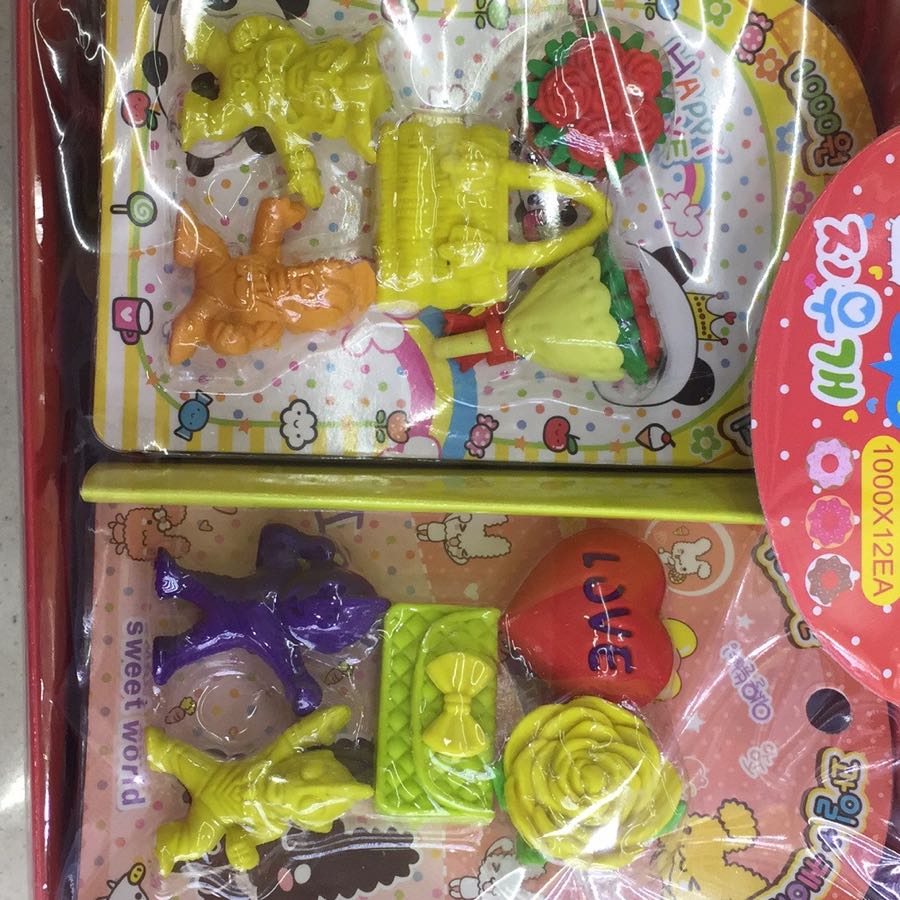 The food card eraser is inserted into the fruit card 3D plastic eraser. The food card eraser is inserted into the fruit card 3D plastic eraser.