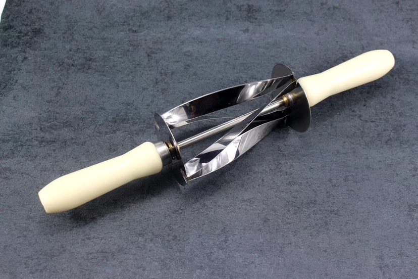 Hand - held triangular stainless steel dough wheel cutter croissant cutter for cutting surface