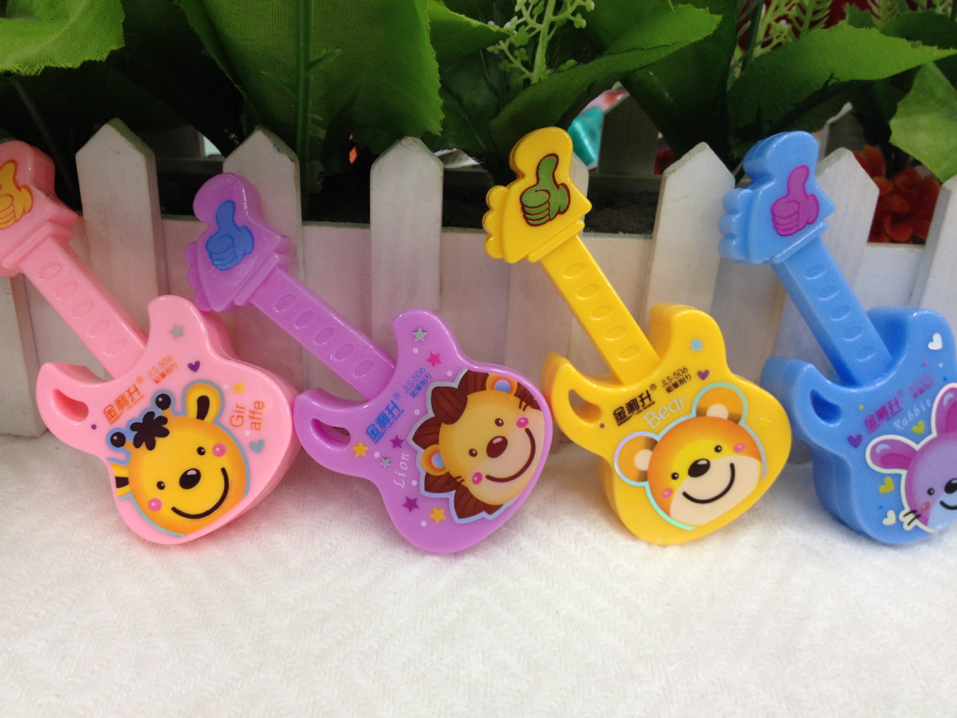 Guitar shaped pencil sharpener plastic children pencil sharpener wholesale