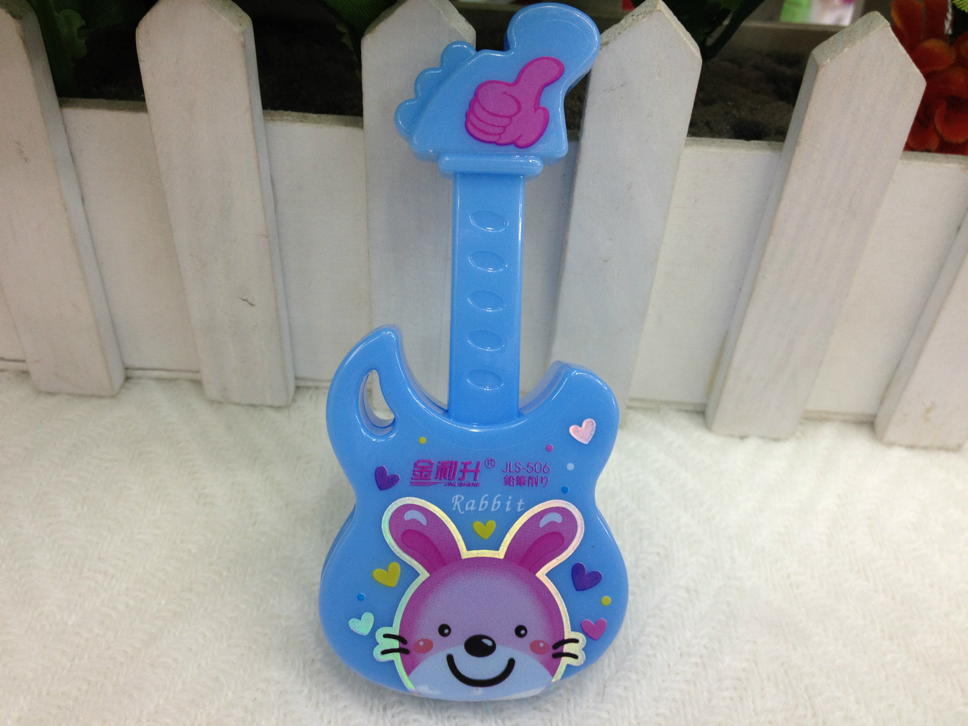 Guitar shaped pencil sharpener plastic children pencil sharpener wholesale