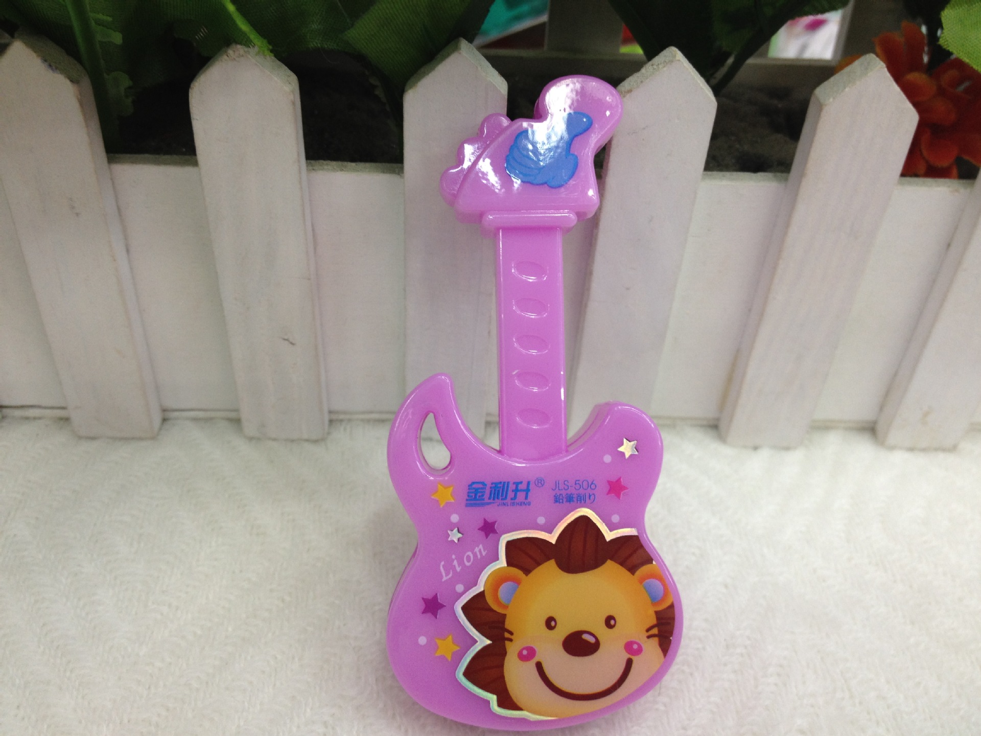 Guitar shaped pencil sharpener plastic children pencil sharpener wholesale Guitar shaped pencil sharpener plastic children pencil sharpener wholesale