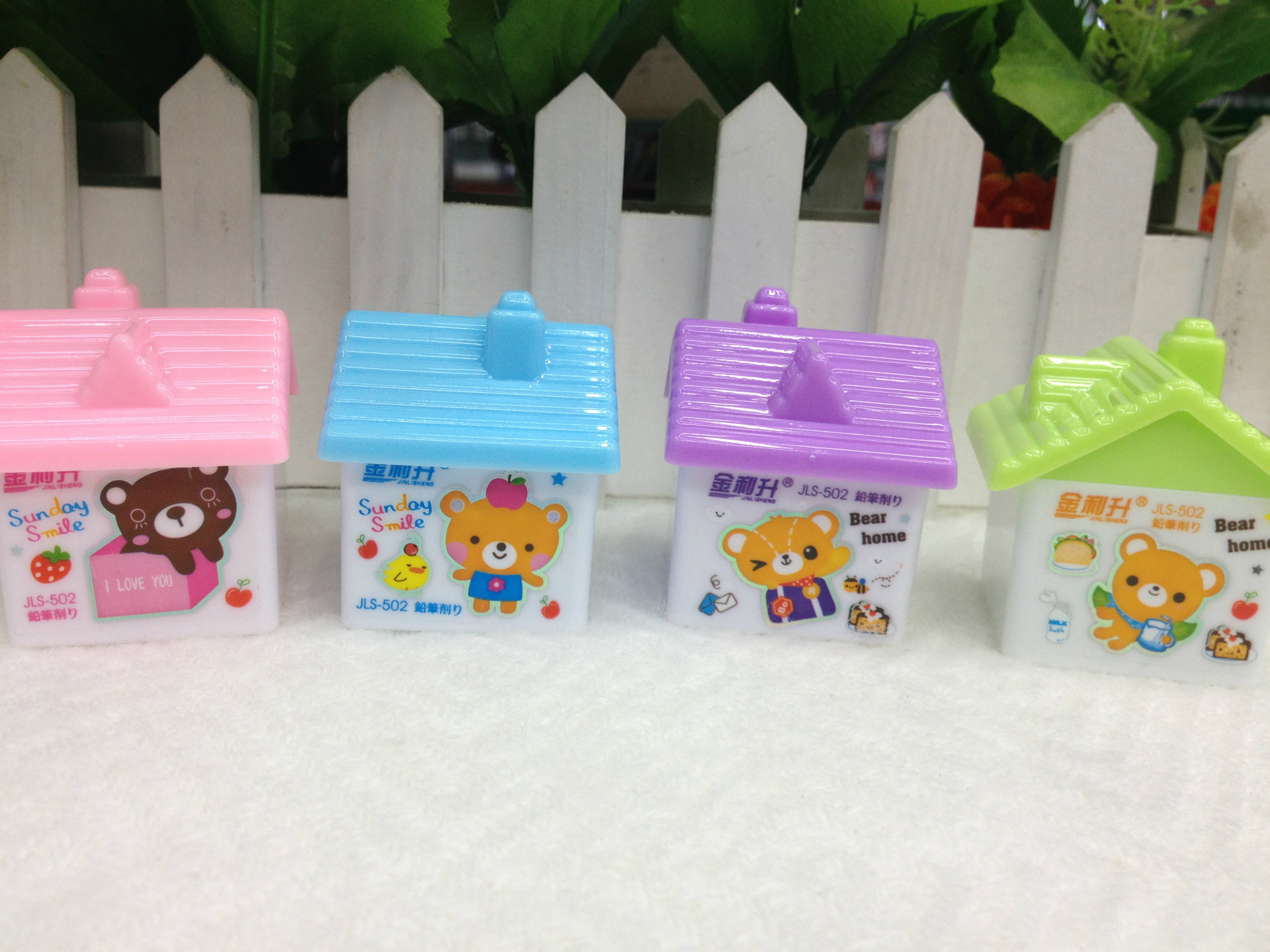 A house pencil sharpener sells a children&#039;s pencil sharpener