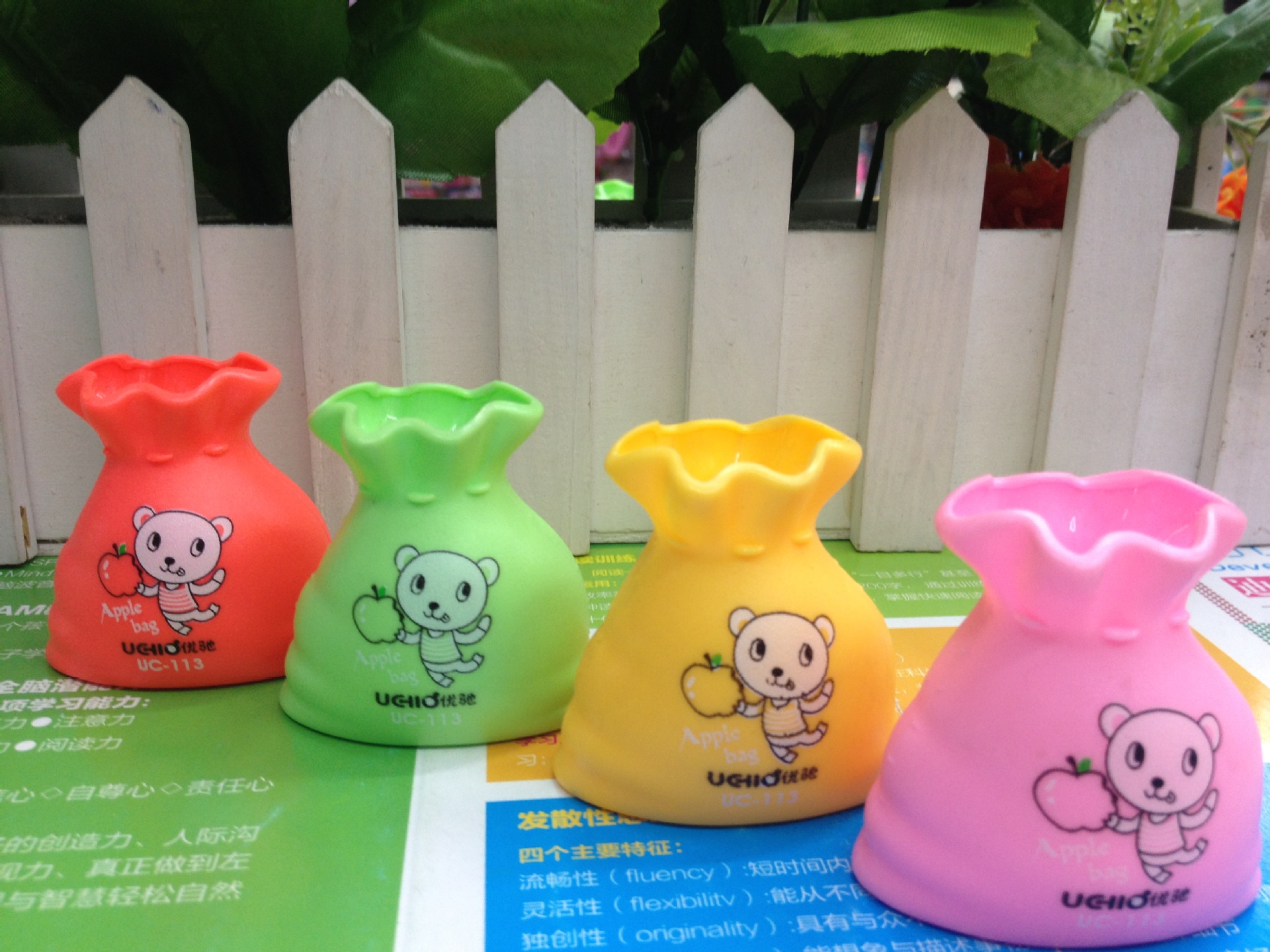 Pocket pencil sharpener students stationery wholesale candy color single-hole pencil sharpener Pocket pencil sharpener students stationery wholesale candy color single-hole pencil sharpener