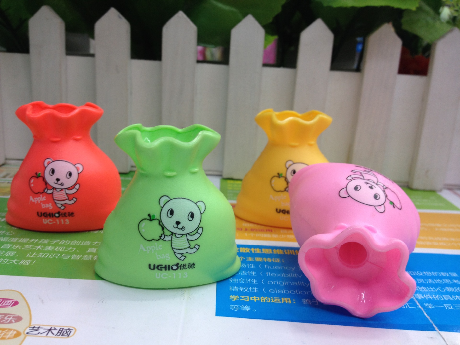 Pocket pencil sharpener students stationery wholesale candy color single-hole pencil sharpener