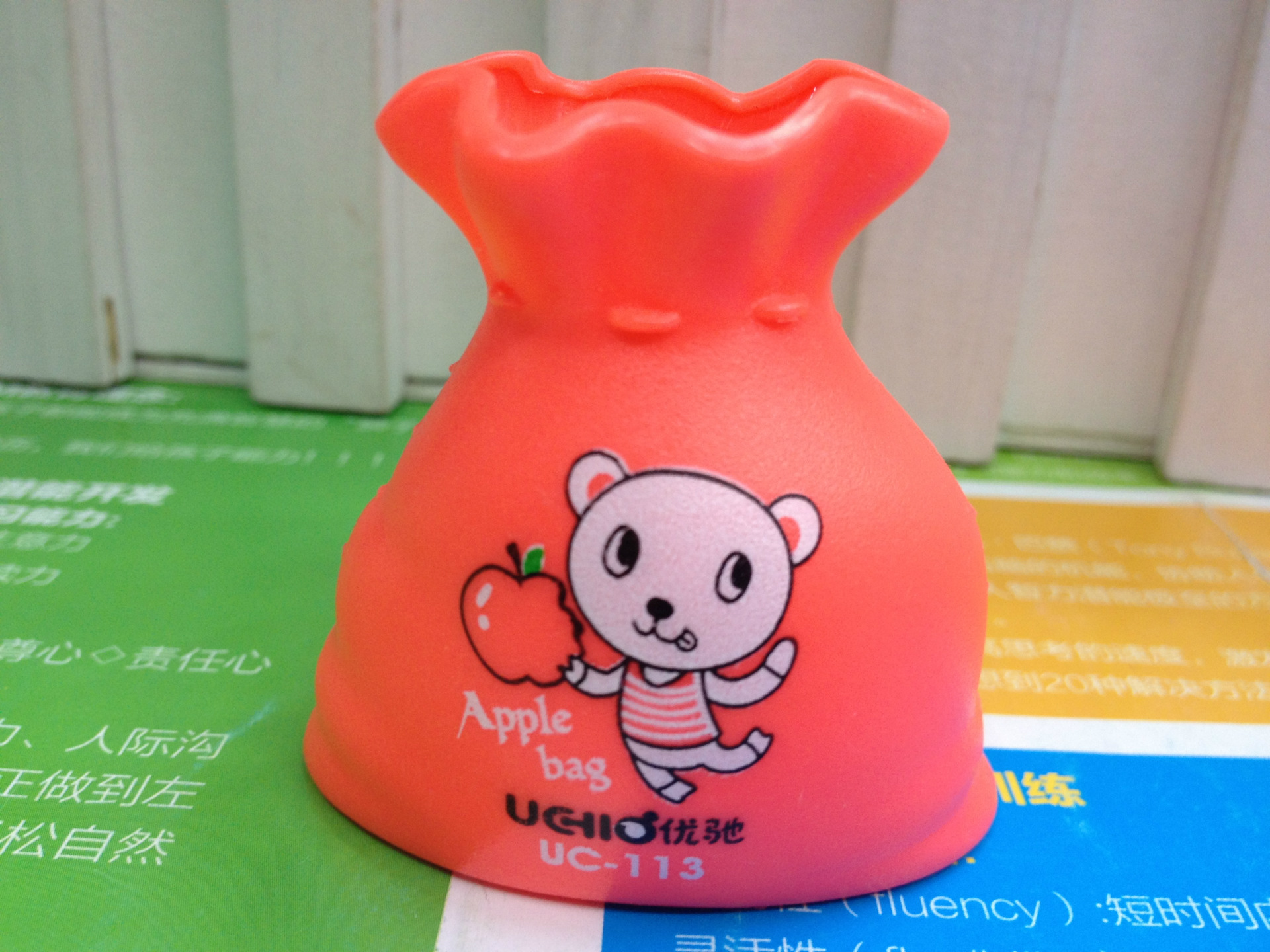 Pocket pencil sharpener students stationery wholesale candy color single-hole pencil sharpener Pocket pencil sharpener students stationery wholesale candy color single-hole pencil sharpener