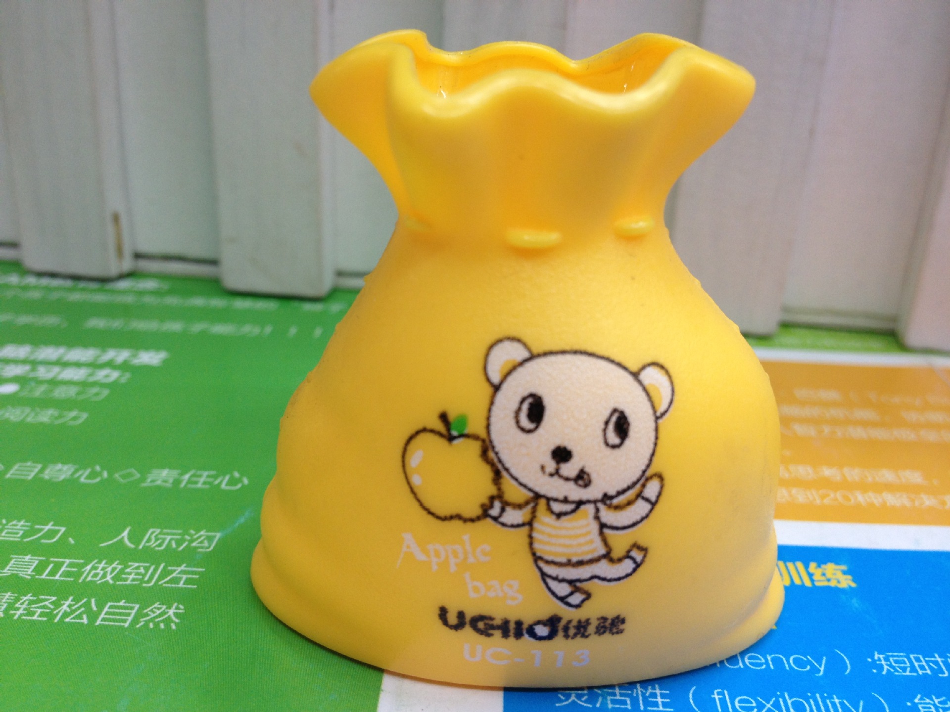 Pocket pencil sharpener students stationery wholesale candy color single-hole pencil sharpener Pocket pencil sharpener students stationery wholesale candy color single-hole pencil sharpener