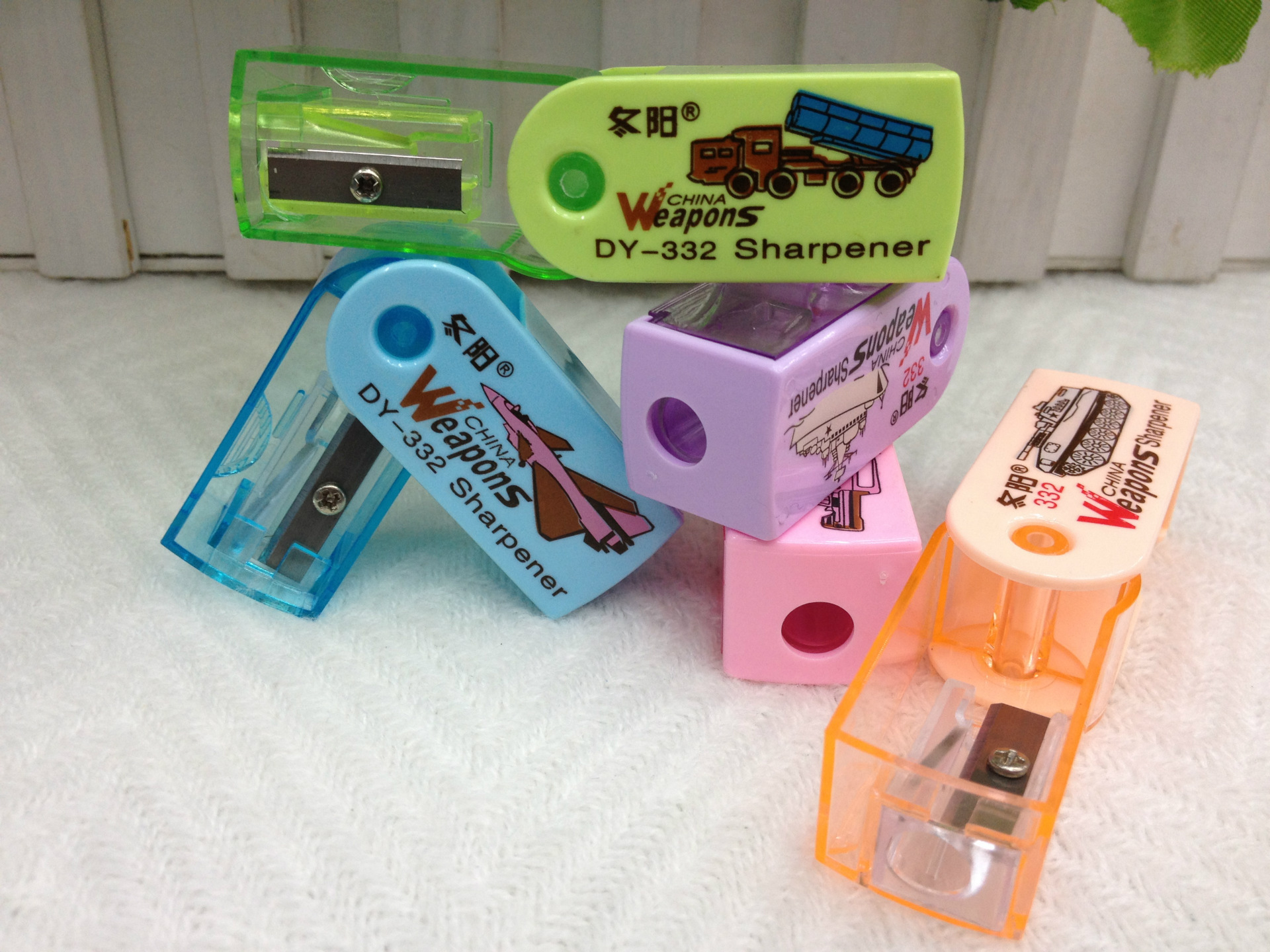 Korean unique stationery cartoon creative pencil sharpener single hole candy color pencil sharpener