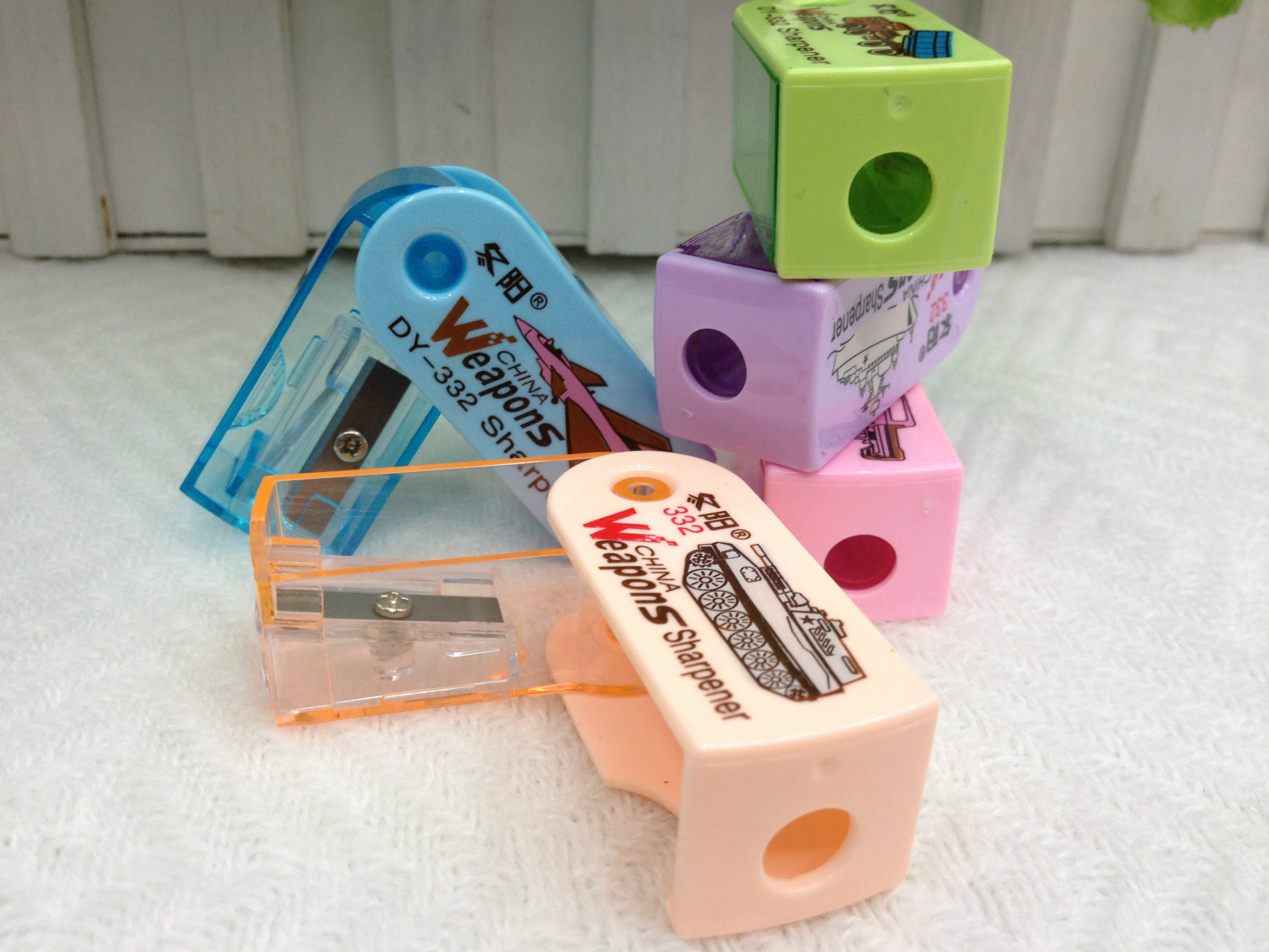 Korean unique stationery cartoon creative pencil sharpener single hole candy color pencil sharpener