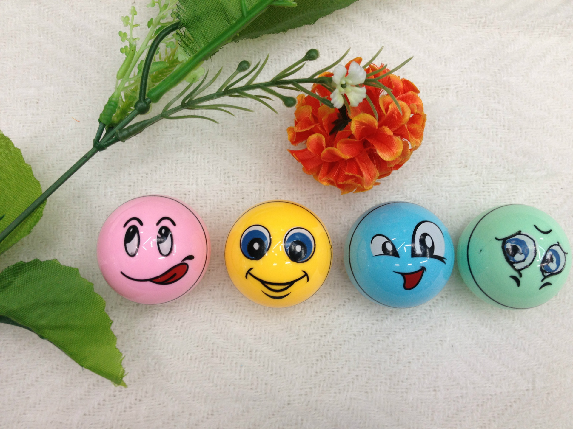 Funny face pencil sharpener round plastic single-hole cartoon pencil sharpener