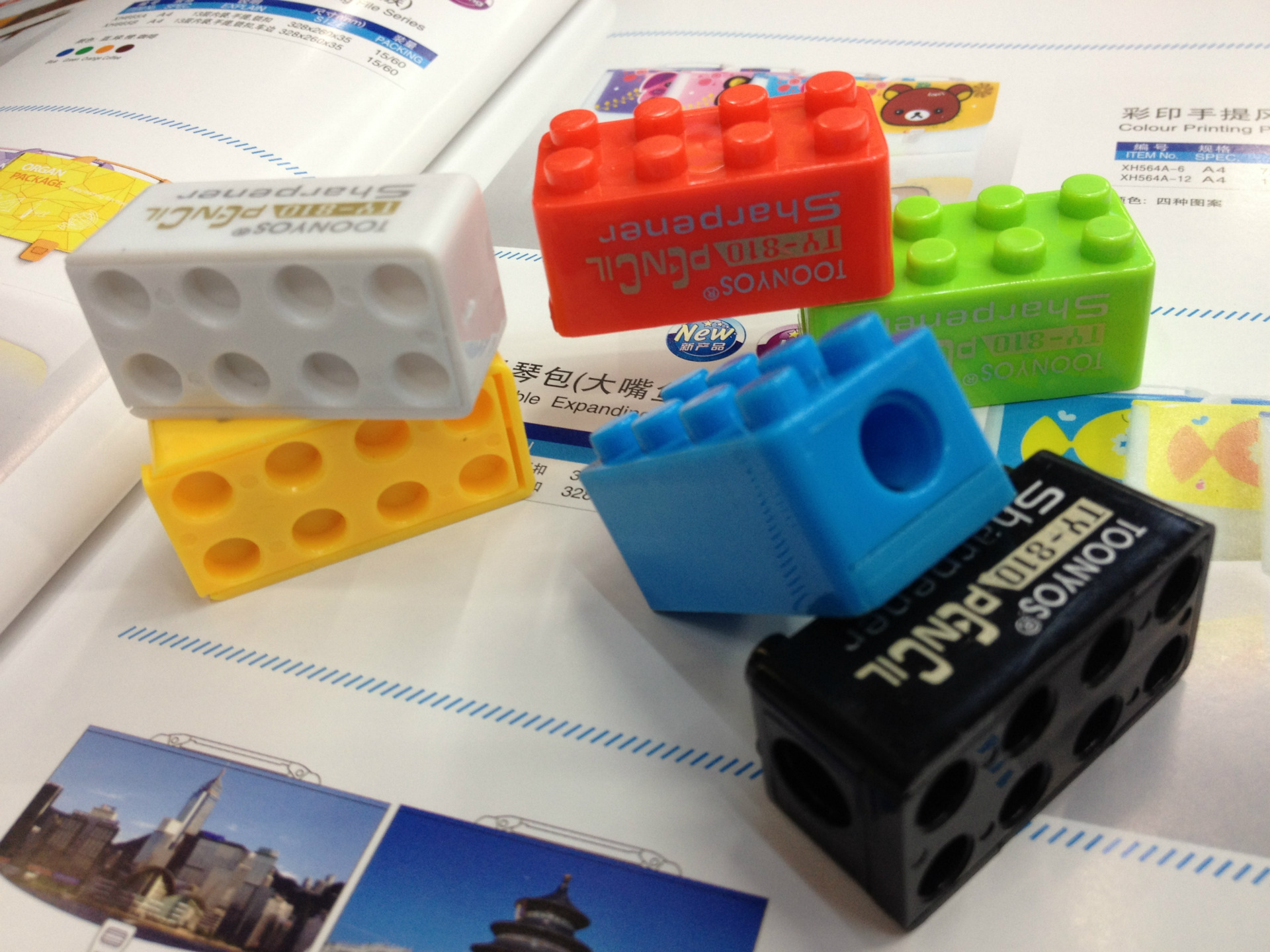 Manufacturer direct sale hot style simulation blocks pencil sharpener candy color cartoon small pencil sharpener Manufacturer direct sale hot style simulation blocks pencil sharpener candy color cartoon small pencil sharpener