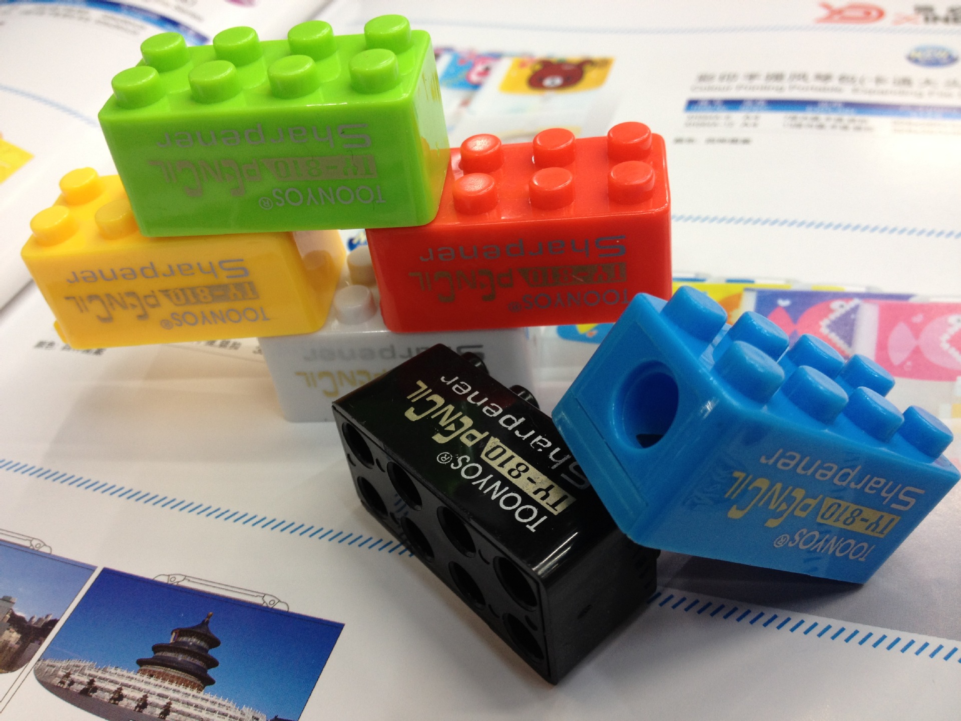 Manufacturer direct sale hot style simulation blocks pencil sharpener candy color cartoon small pencil sharpener Manufacturer direct sale hot style simulation blocks pencil sharpener candy color cartoon small pencil sharpener
