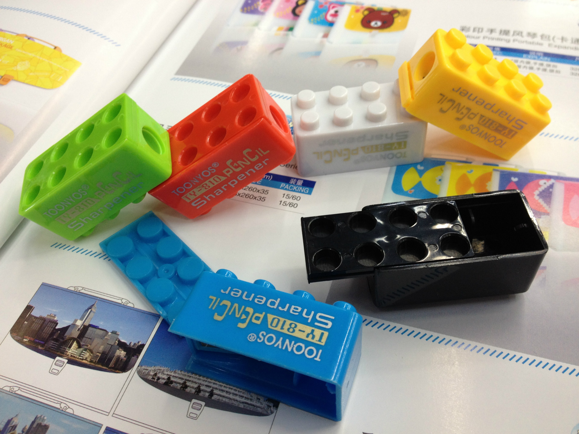 Manufacturer direct sale hot style simulation blocks pencil sharpener candy color cartoon small pencil sharpener Manufacturer direct sale hot style simulation blocks pencil sharpener candy color cartoon small pencil sharpener