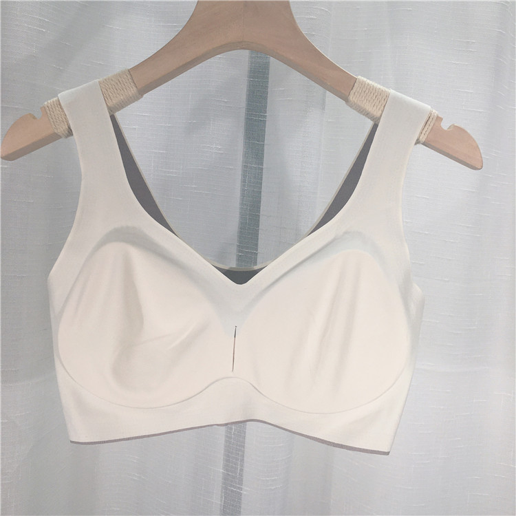 Gufei 19704 Seamless Medium-Weight Cup AB Cup Girl Bra Vest Small Chest Latex Push up Underwear without Steel Ring Gufei 19704 Seamless Medium-Weight Cup AB Cup Girl Bra Vest Small Chest Latex Push up Underwear without Steel Ring