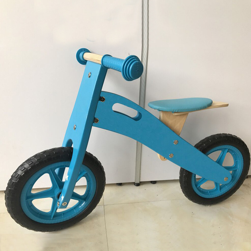 Export German wooden children&#039;s body sense balance car wooden sliding balance pedal-car children&#039;s educational toy car.