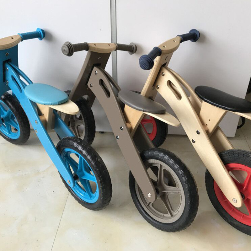 Export German wooden children's body sense balance car wooden sliding balance pedal-car children's educational toy car.