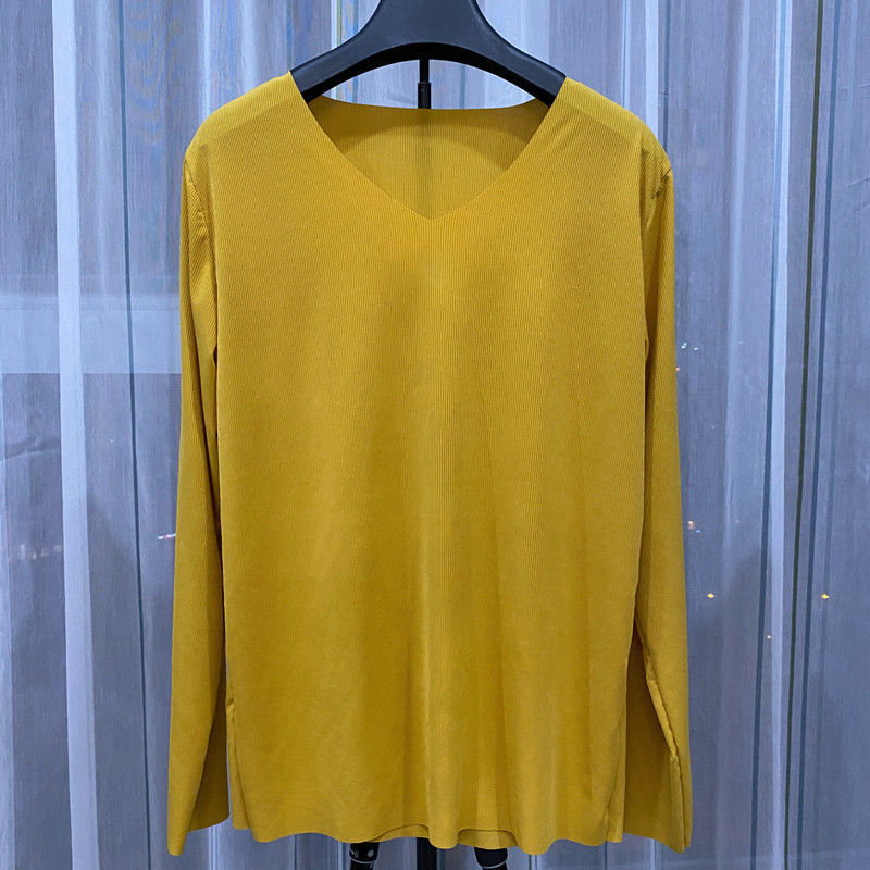 sleeved Ice Cream Tshirt for women with solid color base for SpringSummerAutumn thin vneck long sleeve trackless top