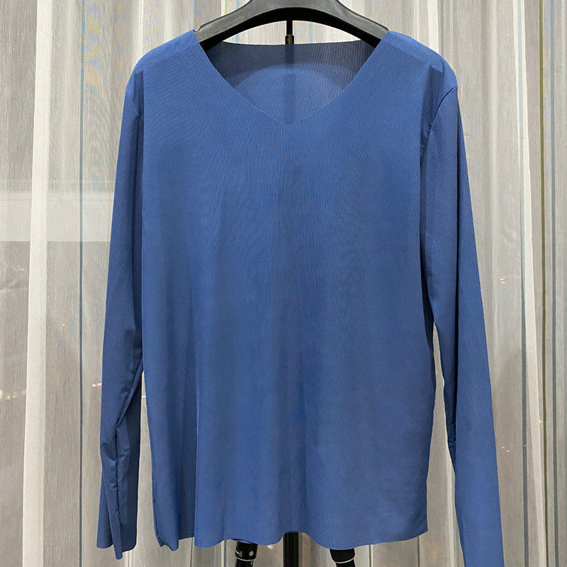 sleeved Ice Cream Tshirt for women with solid color base for SpringSummerAutumn thin vneck long sleeve trackless top