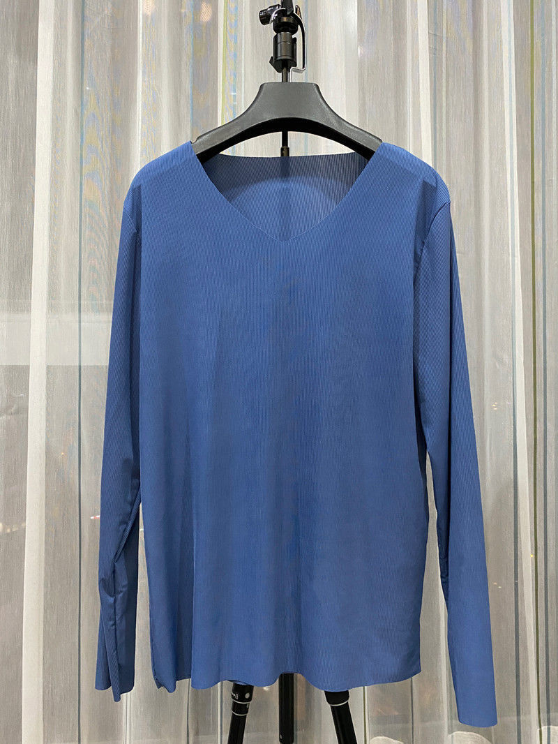 sleeved Ice Cream Tshirt for women with solid color base for SpringSummerAutumn thin vneck long sleeve trackless top sleeved Ice Cream Tshirt for women with solid color base for SpringSummerAutumn thin vneck long sleeve trackless top