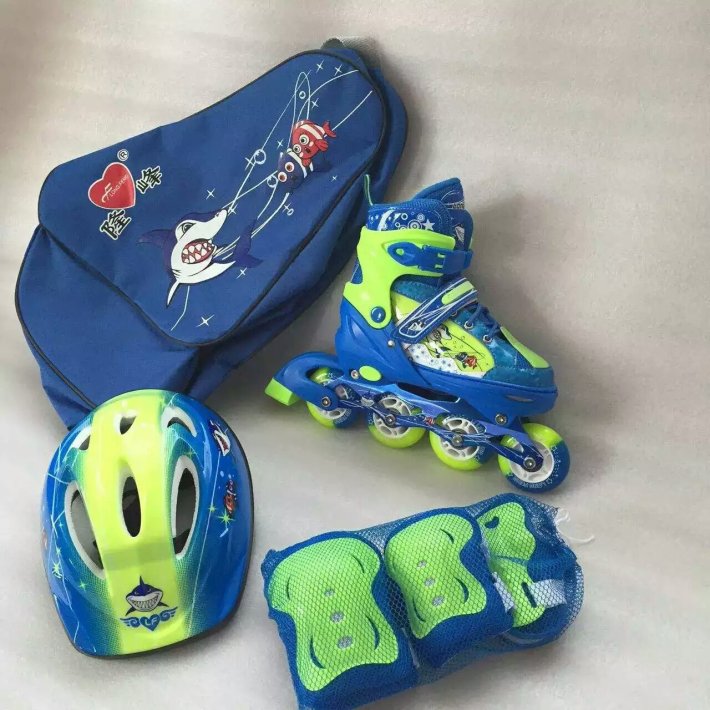Skates Helmet Protective Gear Three-in-One Suit for Longfeng 607 Roller Skates Skates Skates Helmet Protective Gear Three-in-One Suit for Longfeng 607 Roller Skates Skates