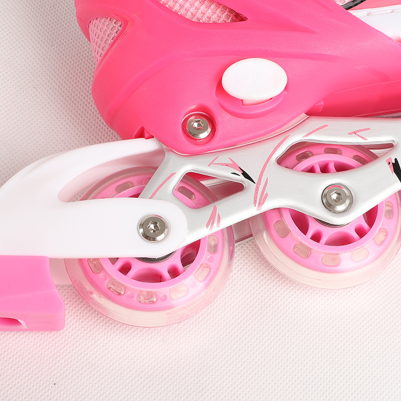 Factory Direct Supply 2018 New Single Row the Skating Shoes Children Flash Suit Adult Pu Skates Men and Women Speed Skating