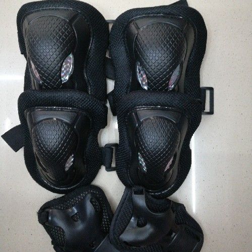 Adult black sports protective equipment, roller skates protective equipment