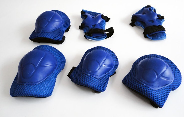 God over the children riding gear suit roller skating skates protective door thickening God over the children riding gear suit roller skating skates protective door thickening
