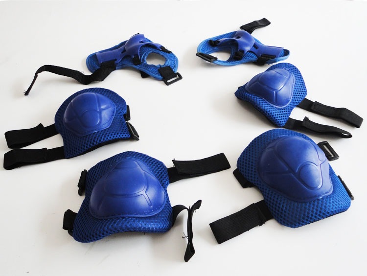 God over the children riding gear suit roller skating skates protective door thickening God over the children riding gear suit roller skating skates protective door thickening