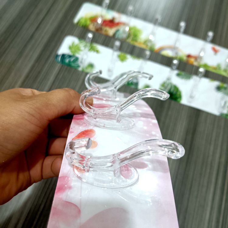 6 PCs with Row Sticky Hook 6 PCs with Coat Hook Plastic Acrylic Hook Adhesive Hook Punch-Free Home 2 Yuan Supply