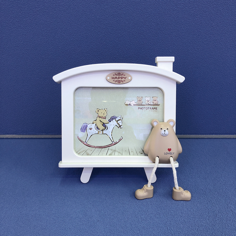 Haotao Photo Frame HT-TF3382 House-Shaped Hanging Foot Bear 7-Inch (2 Colors)