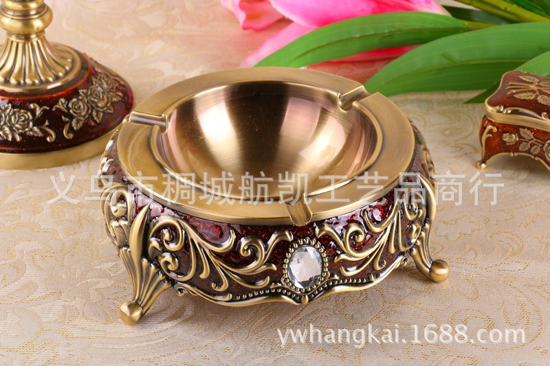 European-style imitation crocodile leather luxury metal home decor high-end ashtray