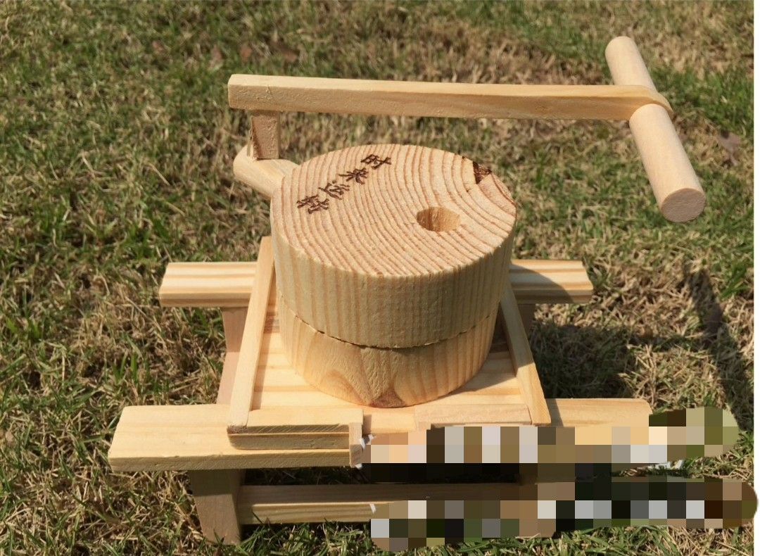 Manufacturers sell exquisite creative wooden crafts, nostalgic stone mill fengshui placing pieces of wood to the run of the mill
