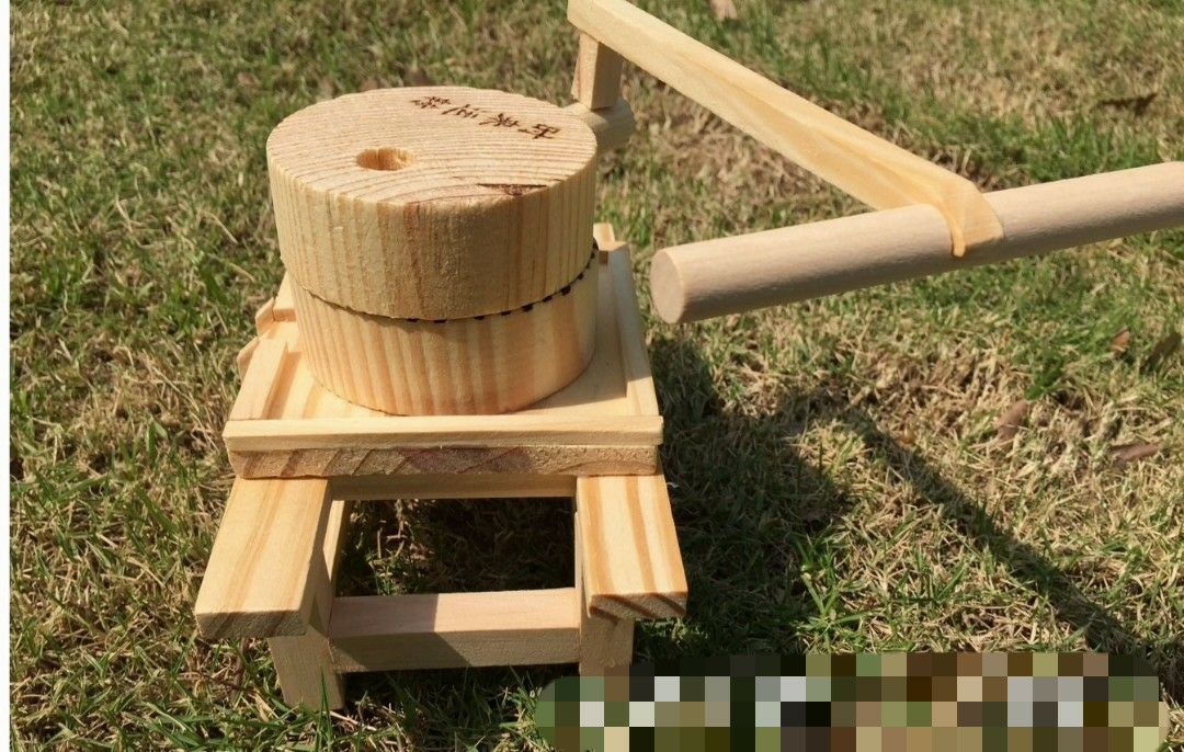 Manufacturers sell exquisite creative wooden crafts, nostalgic stone mill fengshui placing pieces of wood to the run of the mill