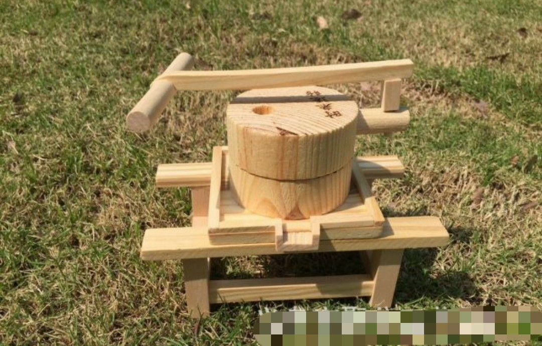 Manufacturers sell exquisite creative wooden crafts, nostalgic stone mill fengshui placing pieces of wood to the run of the mill